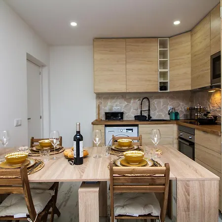 Amelie Old Town Apartment *